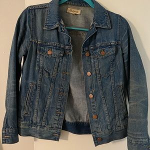 Madewell denim jean jacket size small. Pinter Wash color